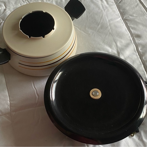 Regal Ware Mardi Gras Gourmet Cooker - Picture 6 of 6